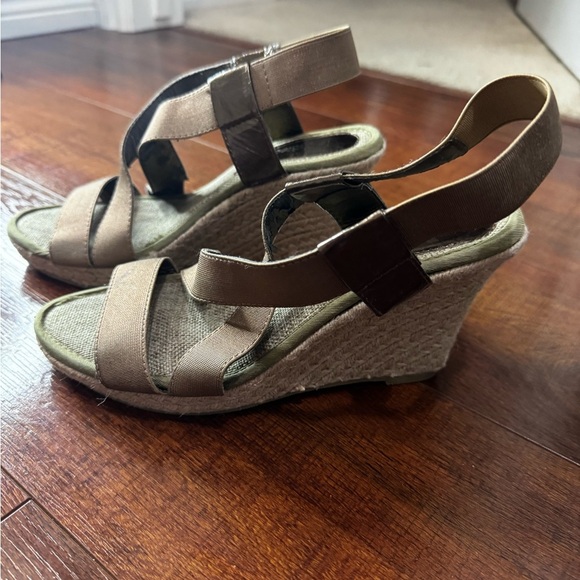 Chic Brown Wedge Shoes with Cushioned Footbed - Picture 5 of 5